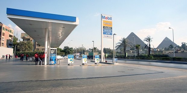 مصر ترفع أسعار البنزين والسولار بدءًا من صباح الجمعة.. والخبراء: الزيادات تتطلب حماية للفئات محدودة الدخل