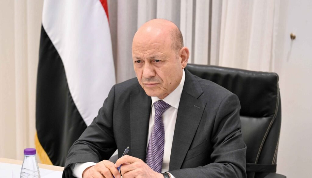 العليمي يستنكر موقف الإمارات ويؤكد توحيد القرار الأمني في اليمن