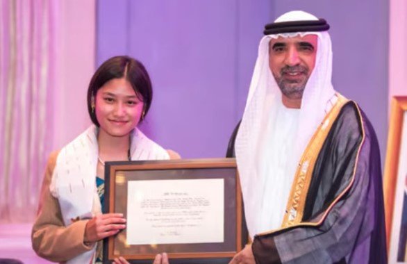 نيبالية تفوز بجائزة "أجمل خط يد في العالم" وتبهر العالم بموهبتها الفريدة