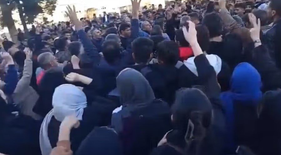 إيران: احتجاجات ضد الغلاء تمتد إلى 40 مدينة