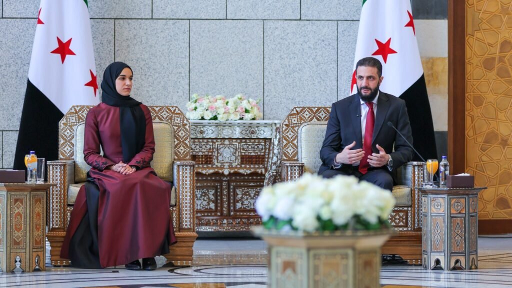 الرئيس السوري أحمد الشرع يشيد بصمود زوجته: "عاشت معي في مغارات