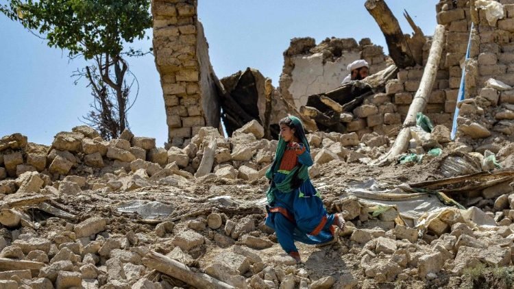 ارتفع عدد ضحايا الزلزال في أفغانستان إلى أكثر من 1400 قتيل